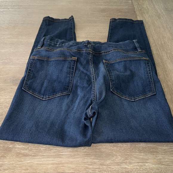 GOOD AMERICAN
GOOD WAIST SKINNY JEANS - Picture 7 of 7